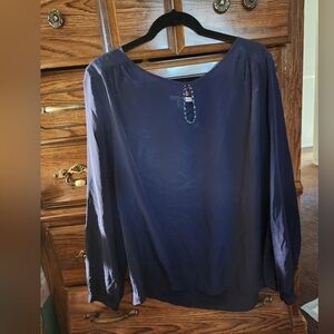 GORGEOUS NEVER WORN 100% SILK WOMANS BLOUSE.